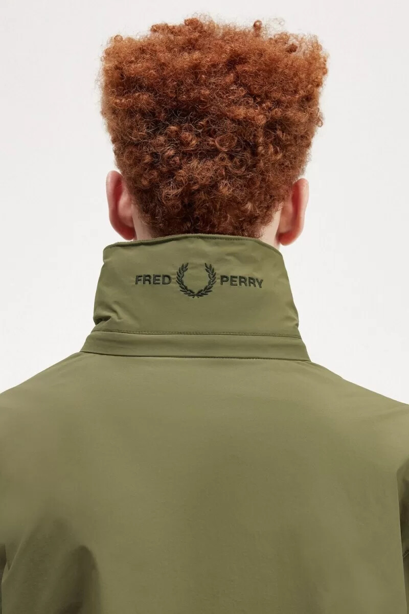 chaqueta fred perry con bolsillo de parche y cremallera para hombre color verde uniforme