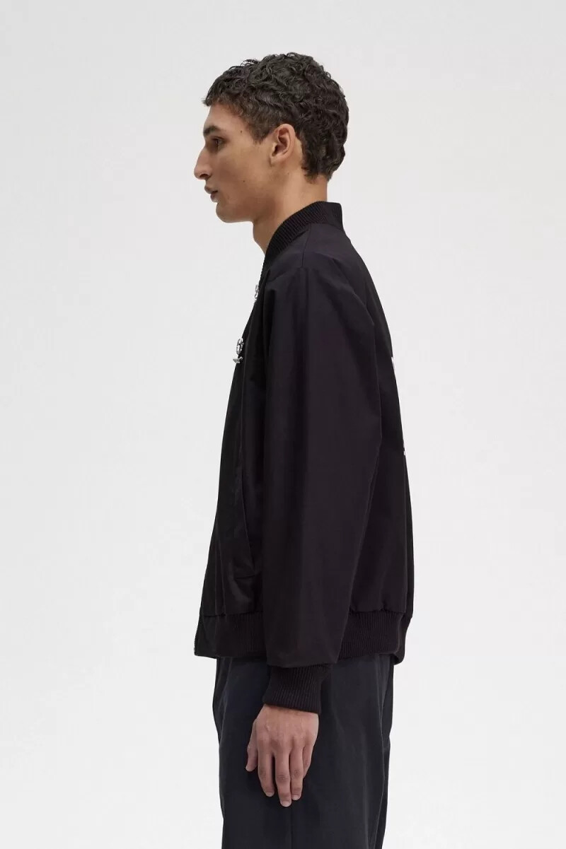 chaqueta bomber estampada fred perry para hombre color negro