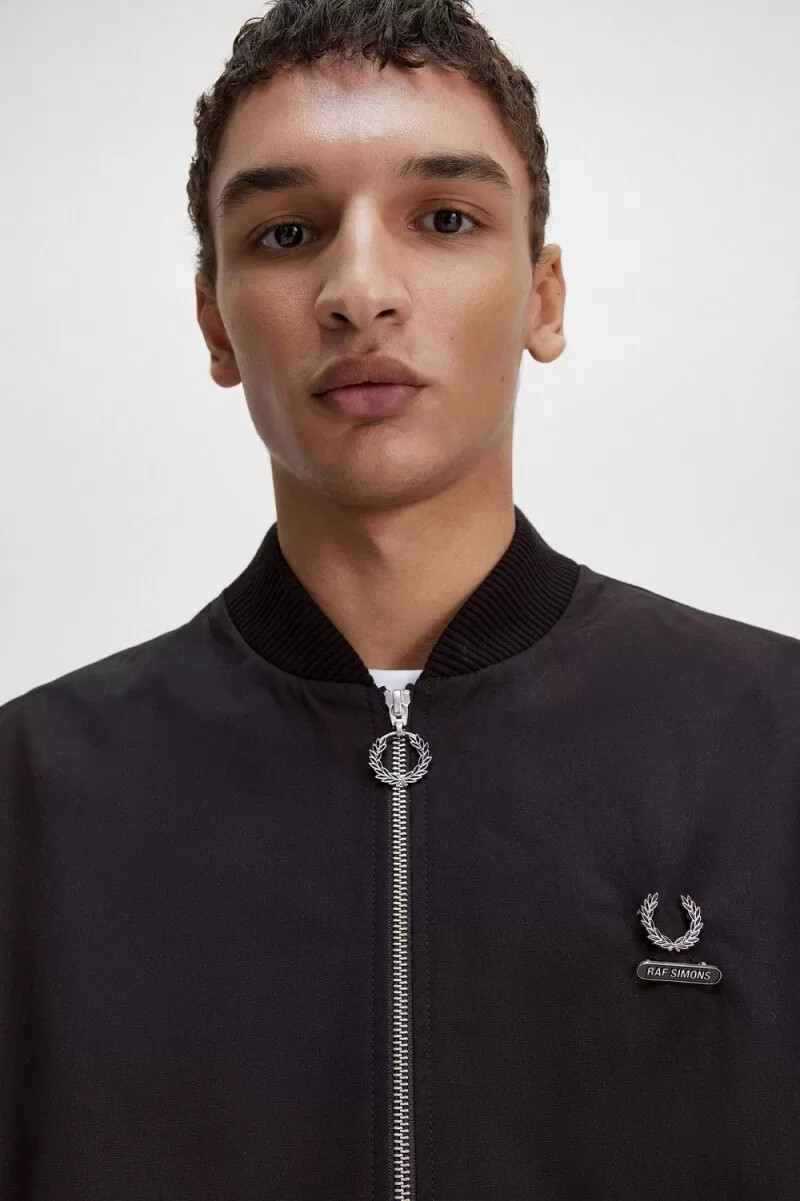 chaqueta bomber estampada fred perry para hombre color negro