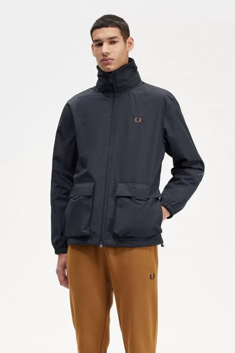 chaqueta fred perry con bolsillo de parche y cremallera para hombre color azul marino