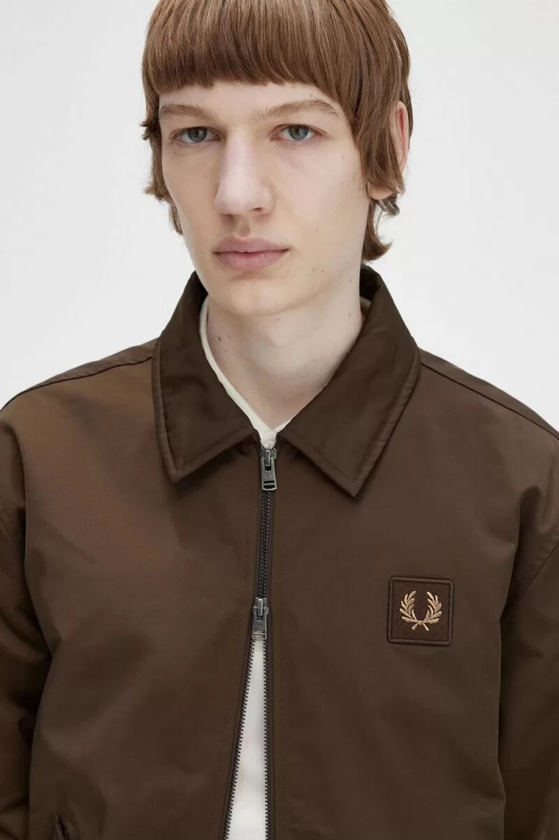 chaquetas acolchadas con cremallera de fred perry para hombre en color tabaco quemado