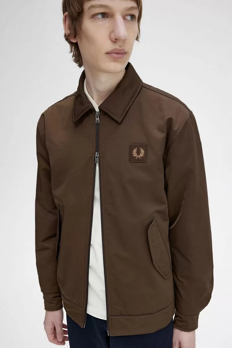 chaquetas acolchadas con cremallera de fred perry para hombre en color tabaco quemado