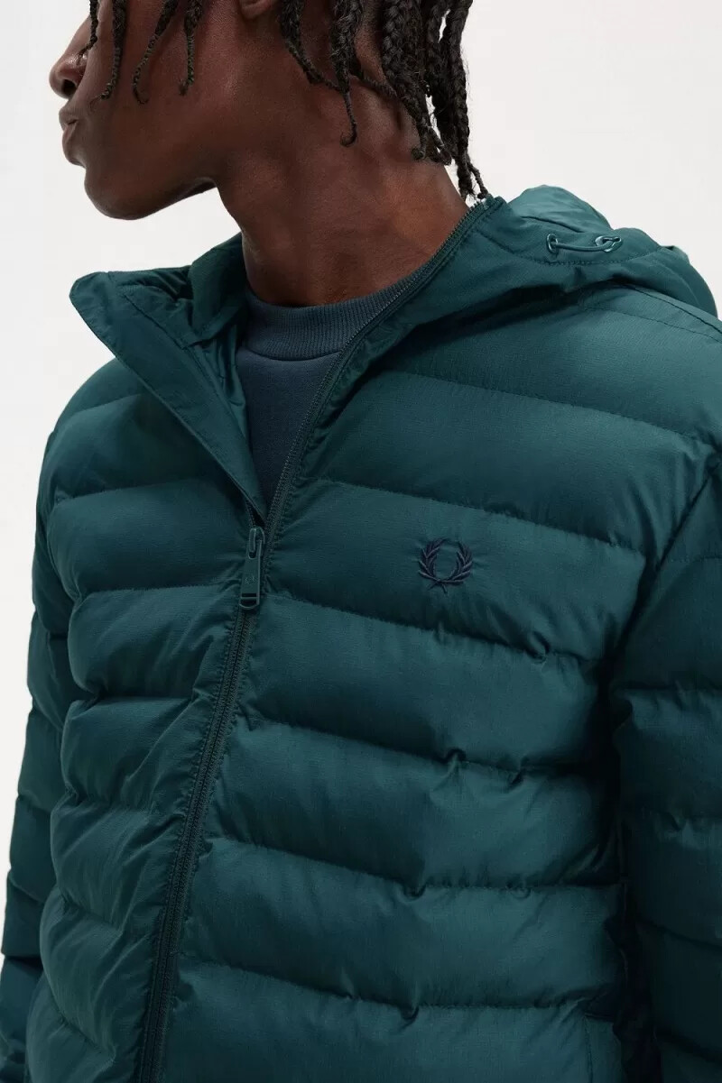 chaquetas fred perry con capucha y aislamiento para hombre color azul petróleo