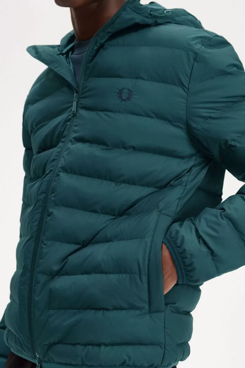chaquetas fred perry con capucha y aislamiento para hombre color azul petróleo