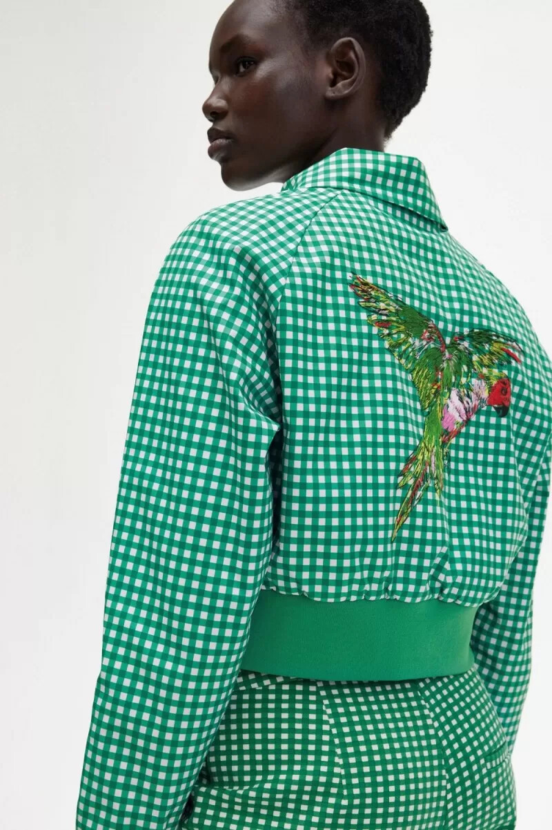 chaquetas de mujer con cuadros vichy bordados de fred perry en verde