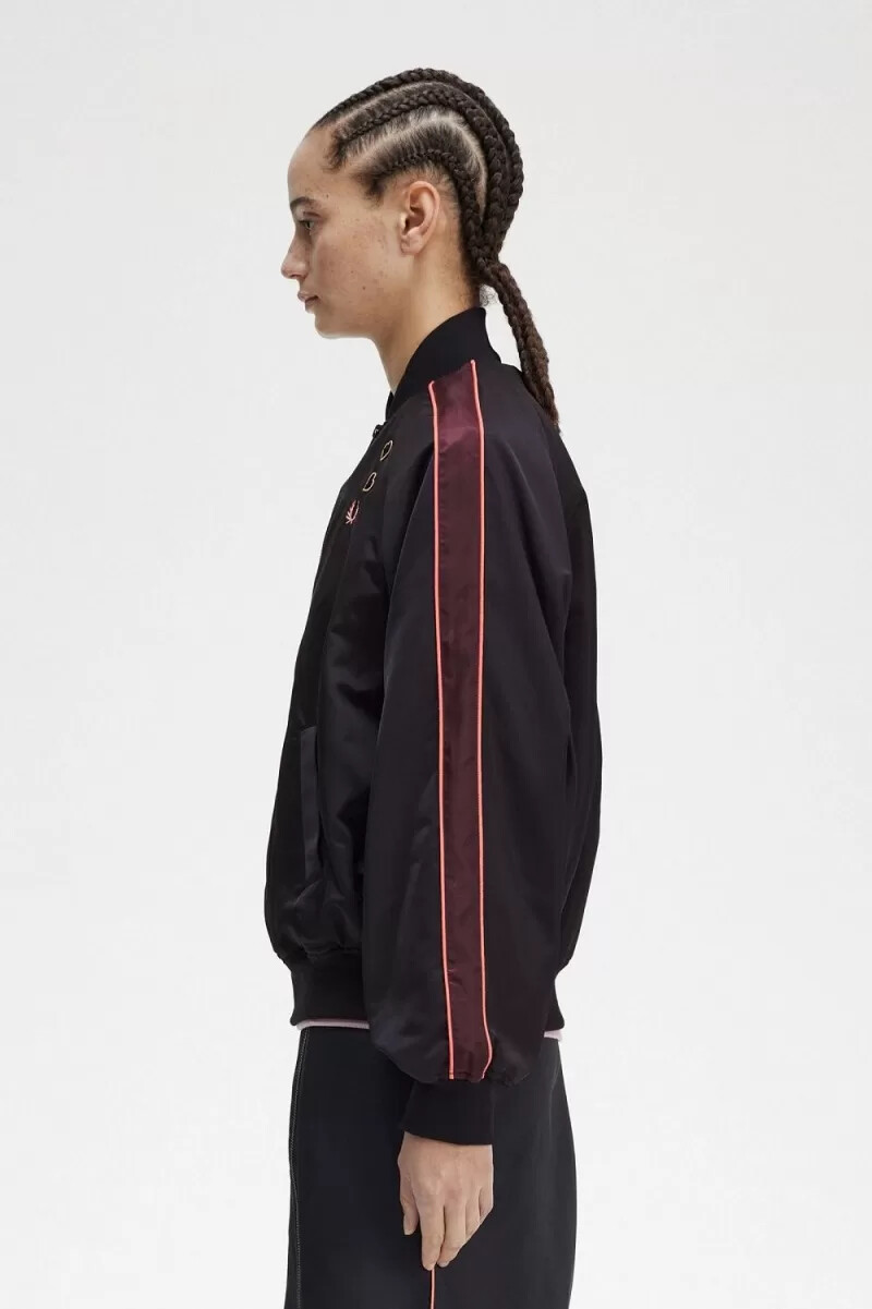 chaqueta bomber con forro estampado de fred perry para mujer color negro