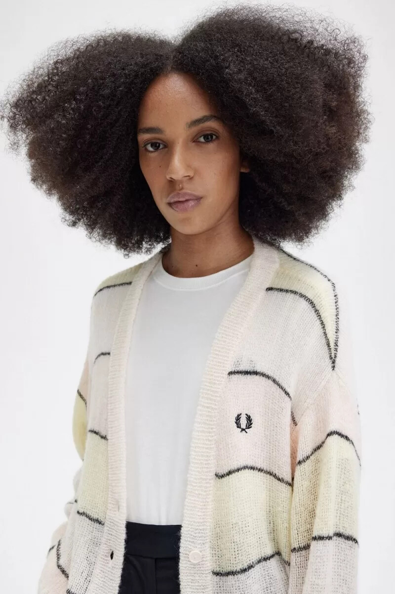 cárdigan de punto abierto a rayas fred perry para mujer en tono melocotón sedoso