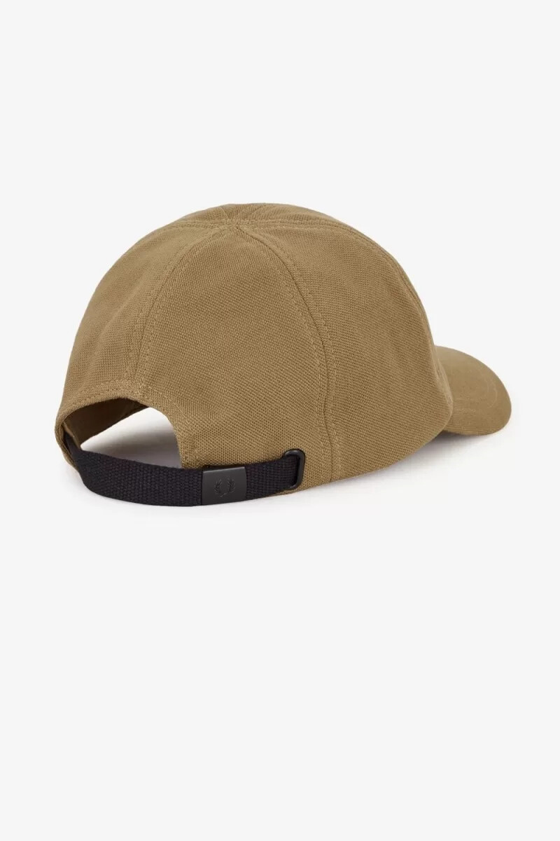 gorras clásicas de piqué fred perry para hombre color marrón y beige