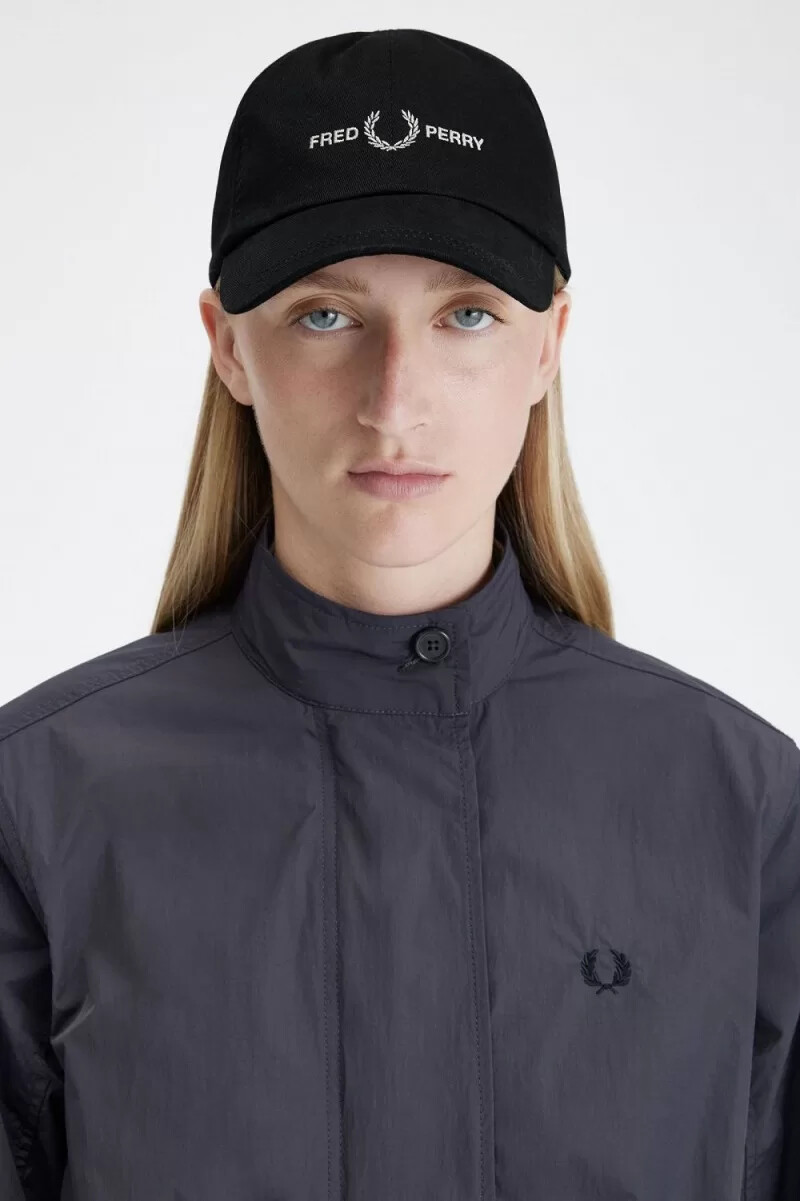 gorras de sarga con estampado gráfico de fred perry para hombre color negro y gris cálido