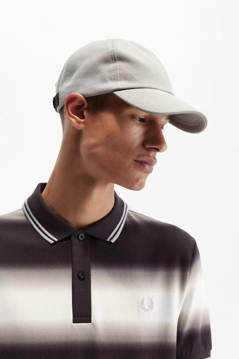 gorras clásicas de piqué fred perry para hombre gris y negro