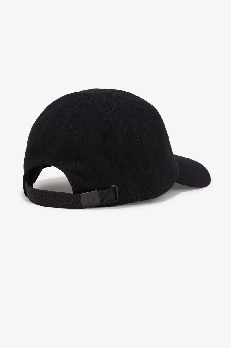 gorras clásicas de piqué fred perry para hombre color negro y blanco nieve