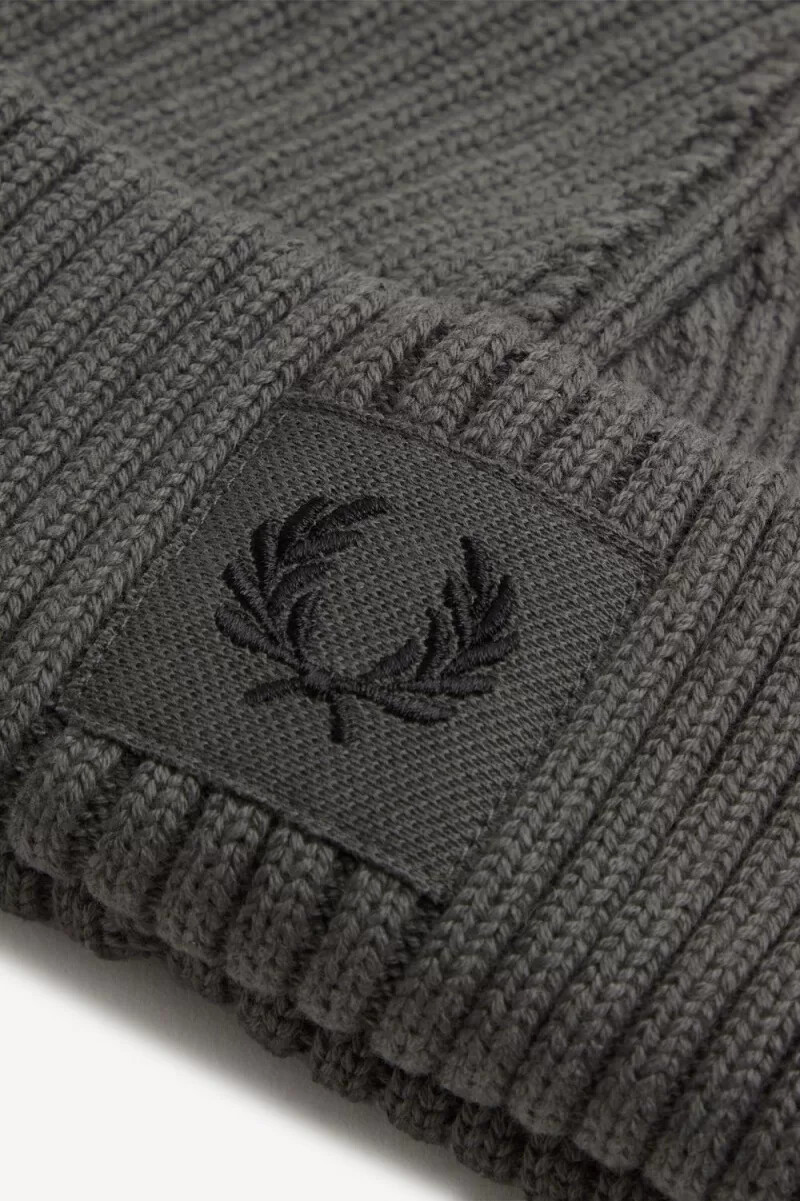 gorras de hombre acanaladas con parche de la marca fred perry en verde campo y negro