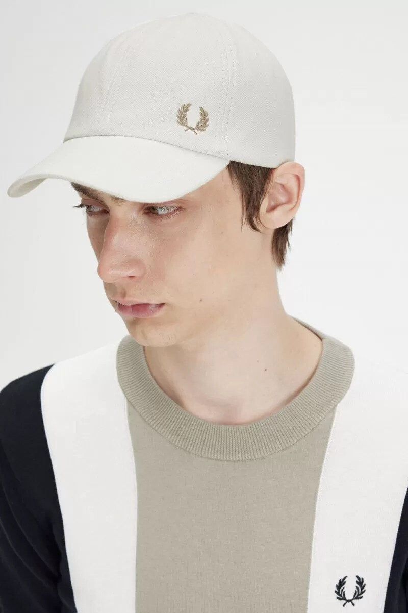 gorras clásicas de piqué fred perry para hombre color blanco nieve y verde