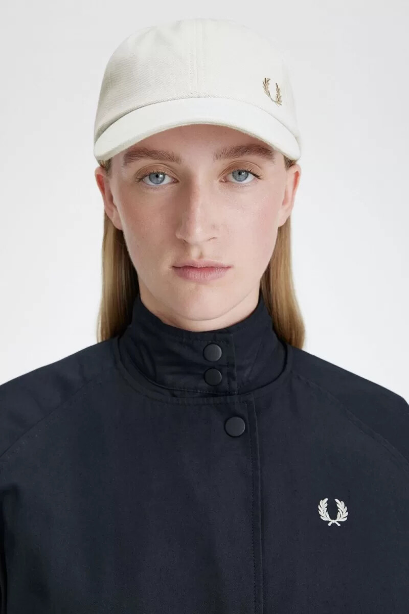 gorras clásicas de piqué fred perry para hombre color blanco nieve y verde