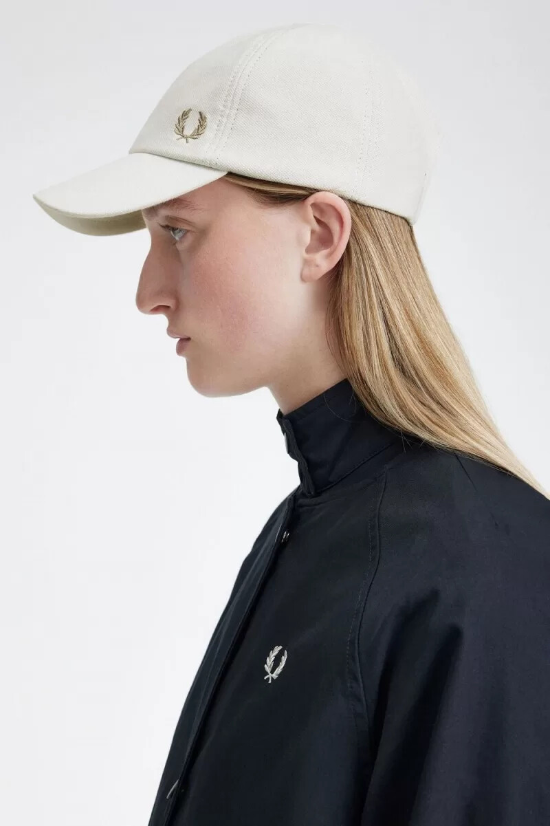 gorras clásicas de piqué fred perry para hombre color blanco nieve y verde