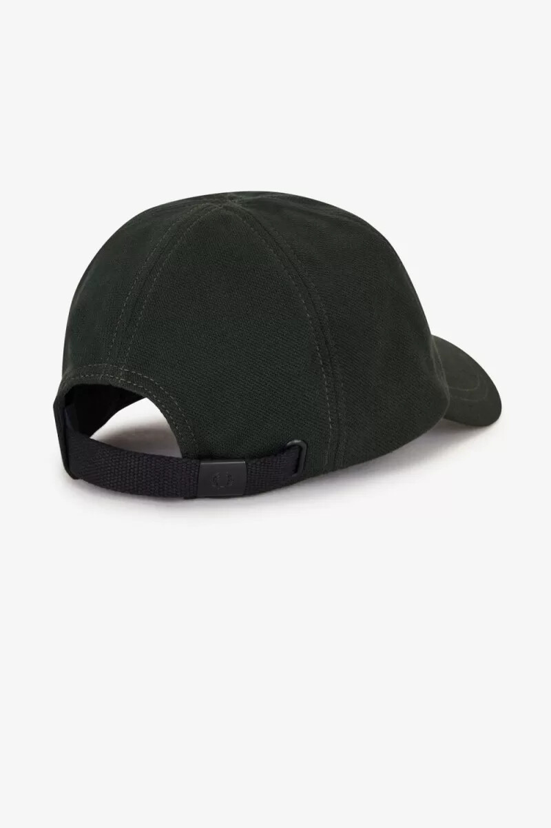 gorras clásicas de piqué fred perry para hombre color verde noche y óxido claro