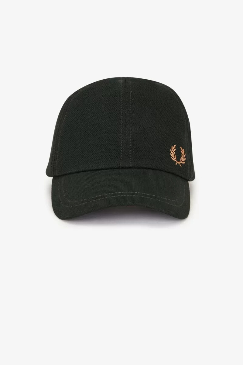 gorras clásicas de piqué fred perry para hombre color verde noche y óxido claro