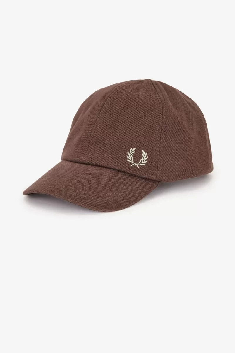 gorras clásicas de piqué fred perry para hombre color rojo oscuro y gris cálido