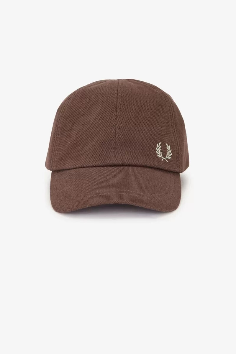 gorras clásicas de piqué fred perry para hombre color rojo oscuro y gris cálido