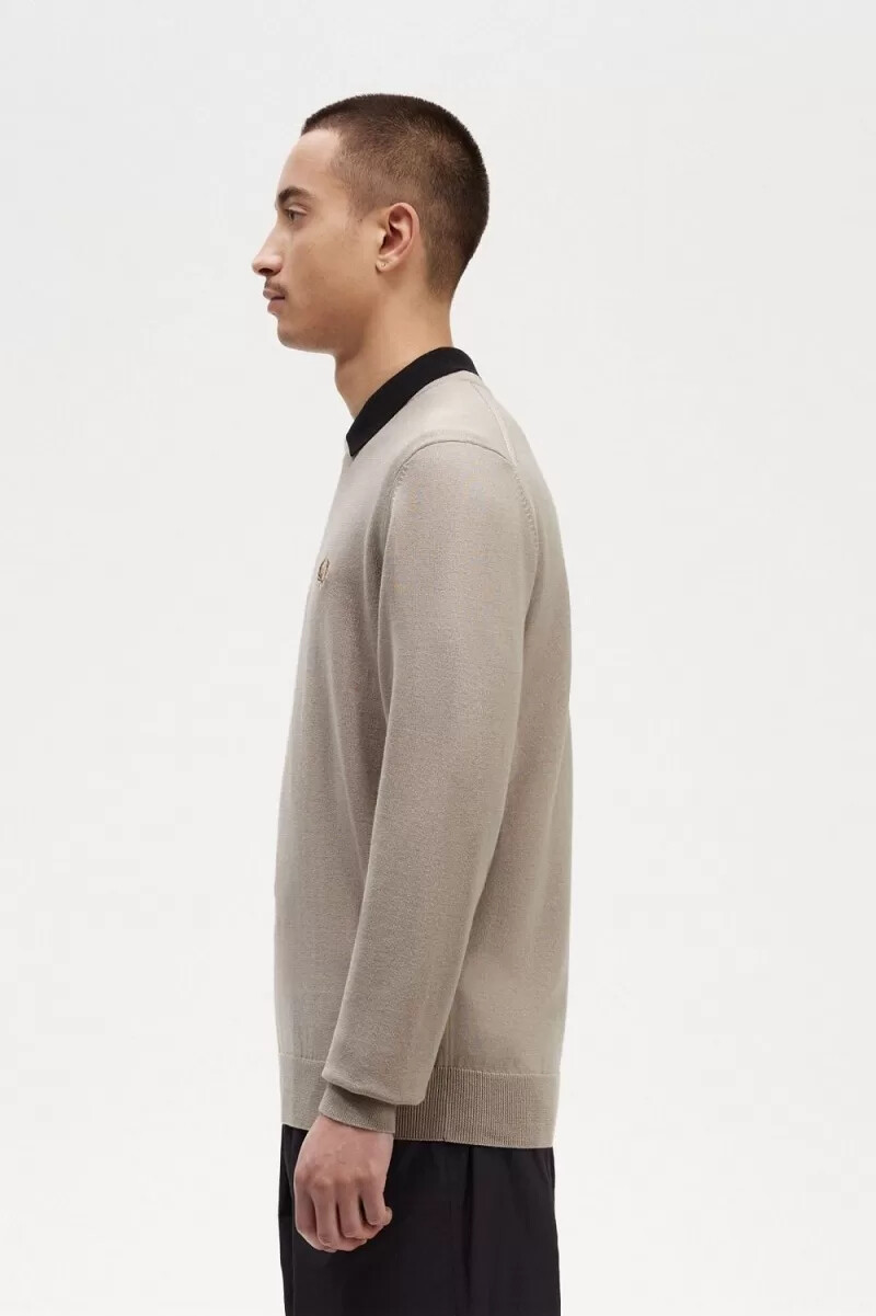 jersey clásico de cuello redondo fred perry para hombre en color avena oscuro