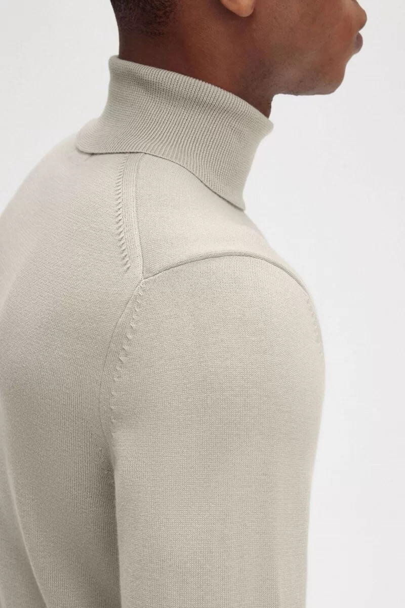 jersey fred perry de cuello alto para hombre en color avena oscuro
