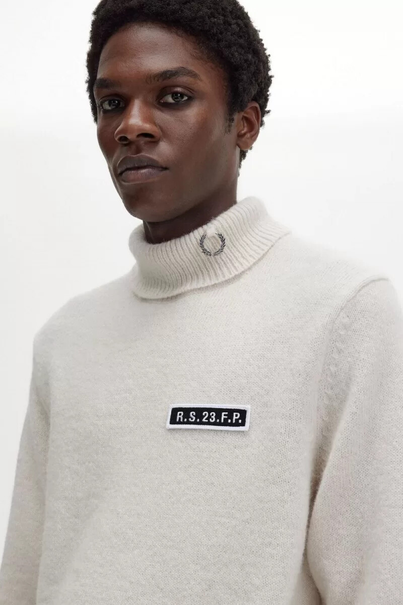 jersey de cuello alto fred perry para hombre en beige