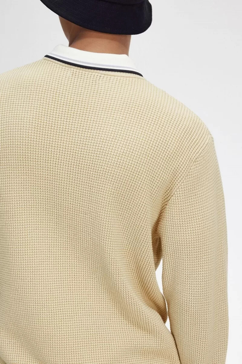 jersey fred perry con punto gofre para hombre en color avena