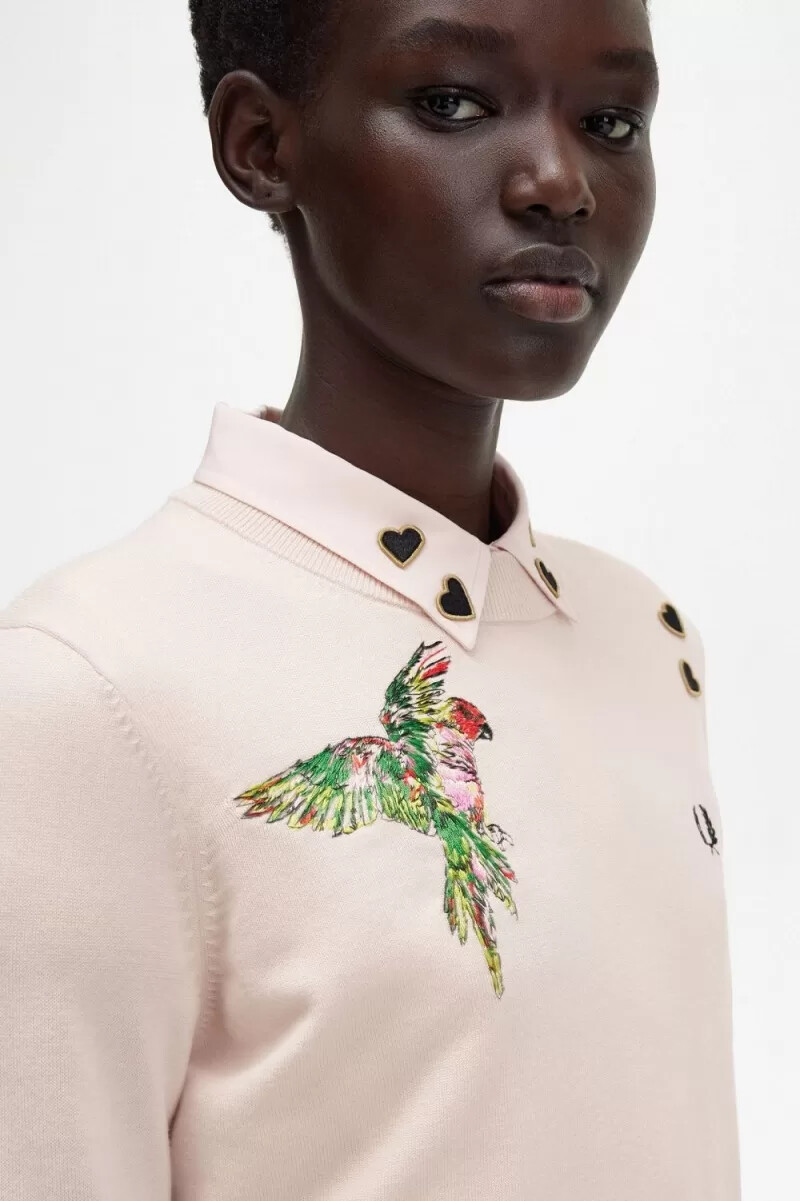 jersey bordado fred perry para mujer en rosa lechoso