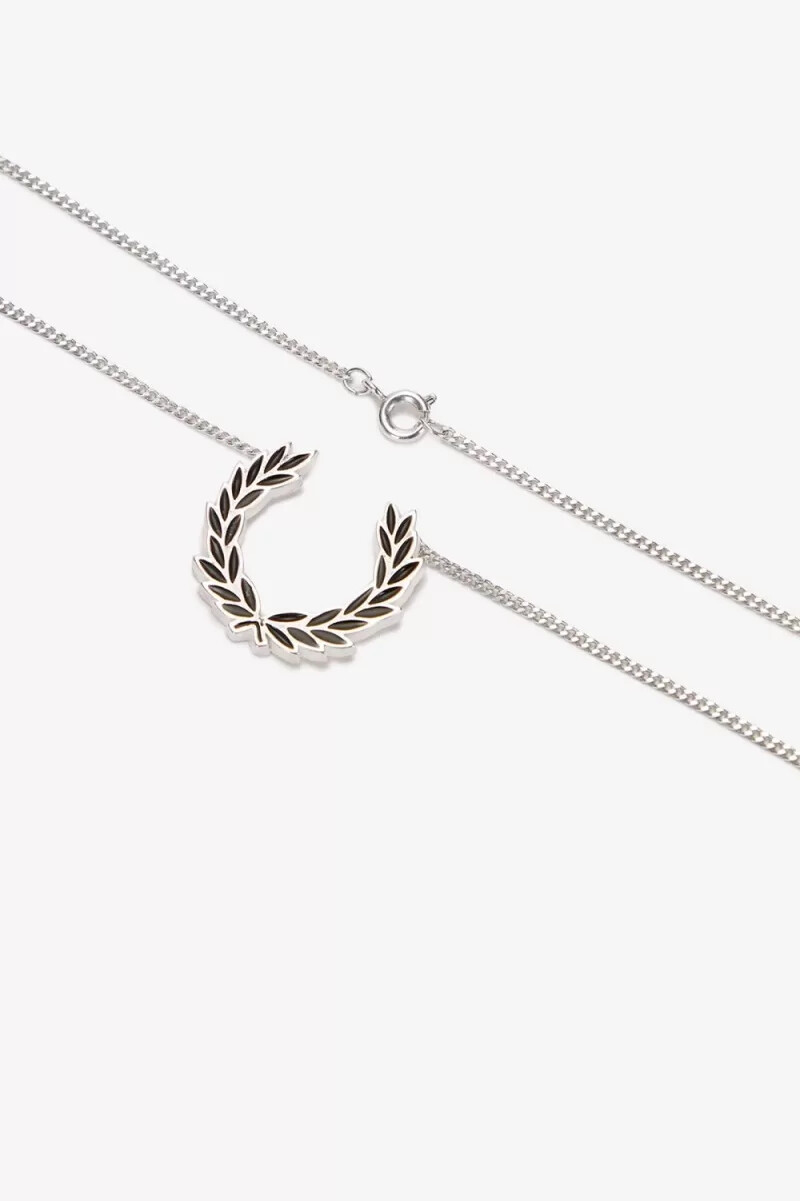 collar de corona de laurel de fred perry joyería para mujer plata metalizada