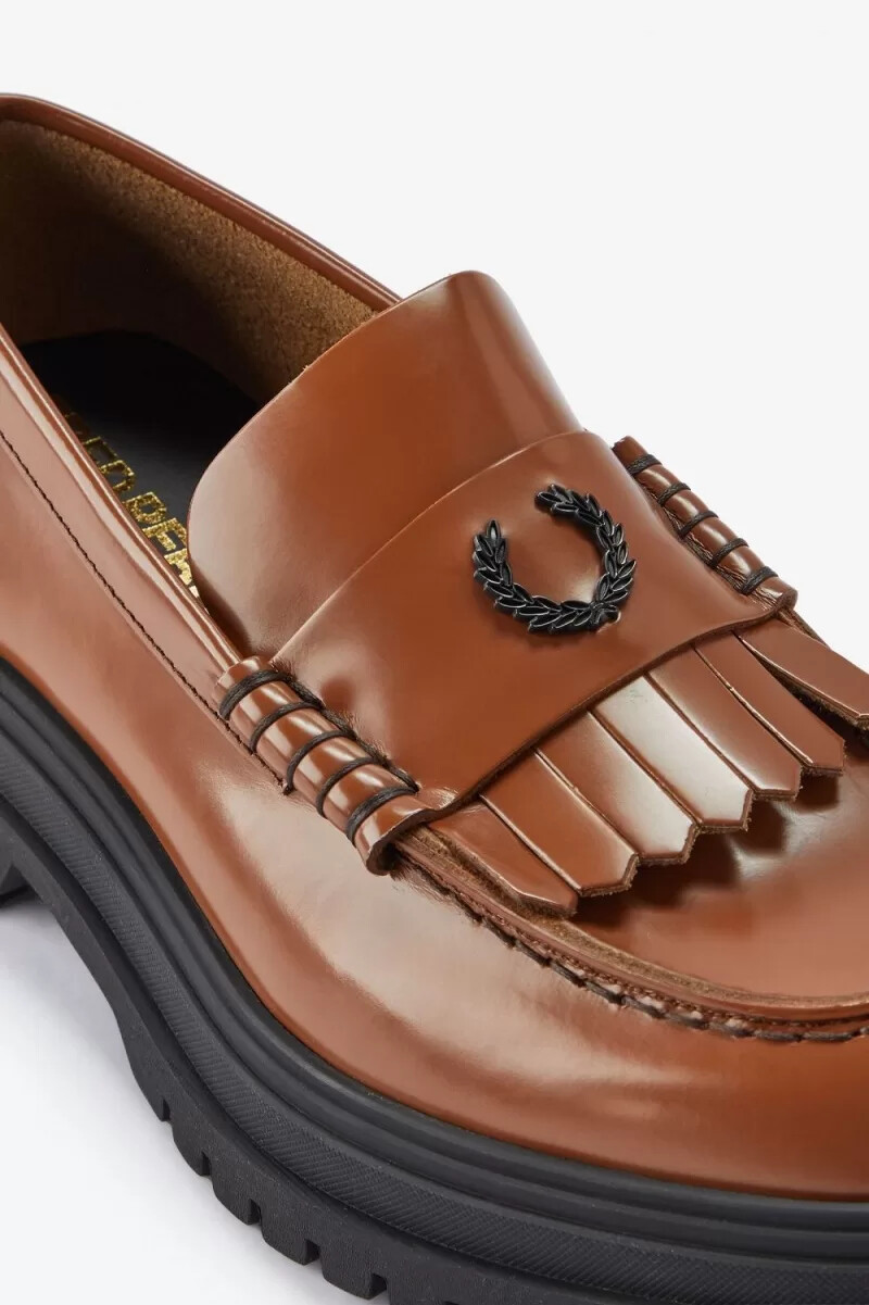 mocasines de cuero fred perry para hombre en color tostado