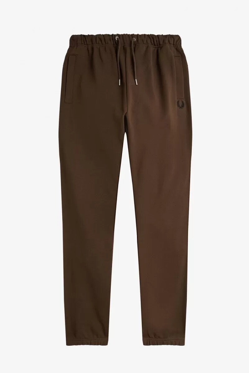 pantalones deportivos fred perry loopback para hombre en color tabaco quemado