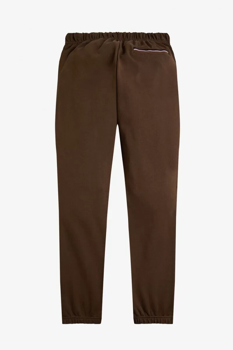 pantalones deportivos fred perry loopback para hombre en color tabaco quemado