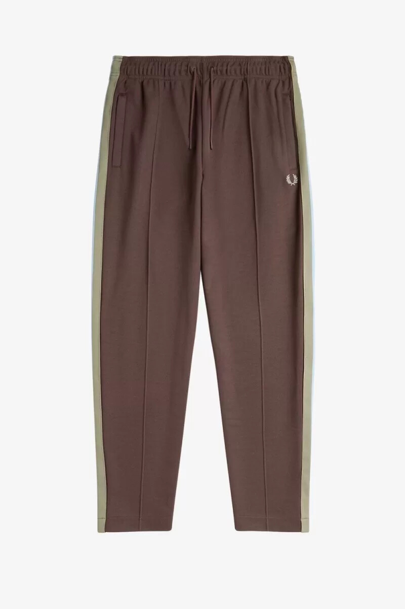 pantalones deportivos fred perry con detalle de cinta para hombre color rojo oscuro