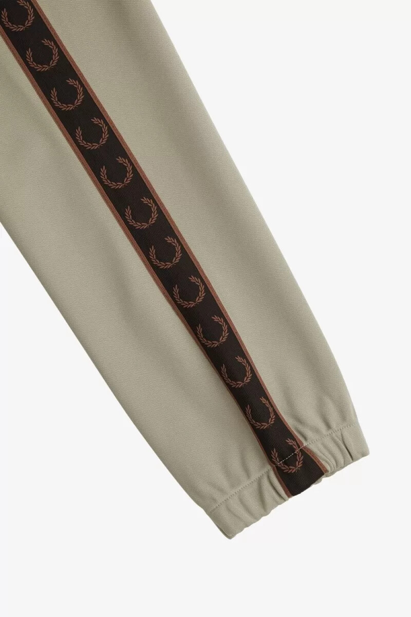 pantalones deportivos fred perry con cinta en contraste para hombre gris cálido y rojo oscuro