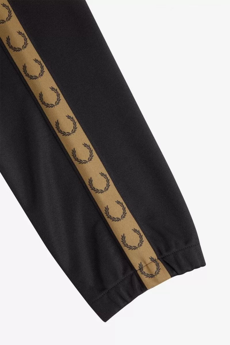 pantalones deportivos fred perry con cinta para hombre color negro y marrón