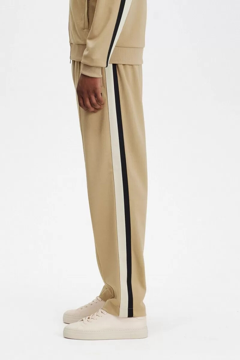 pantalones deportivos fred perry con detalle de cinta para hombre color verde