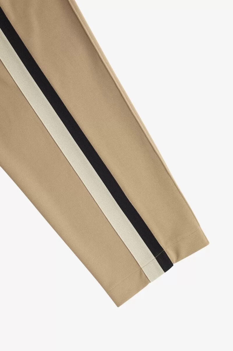pantalones deportivos fred perry con detalle de cinta para hombre color verde