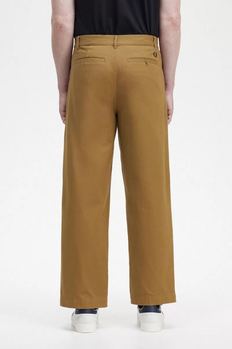 pantalones rectos fred perry para hombre color marrón