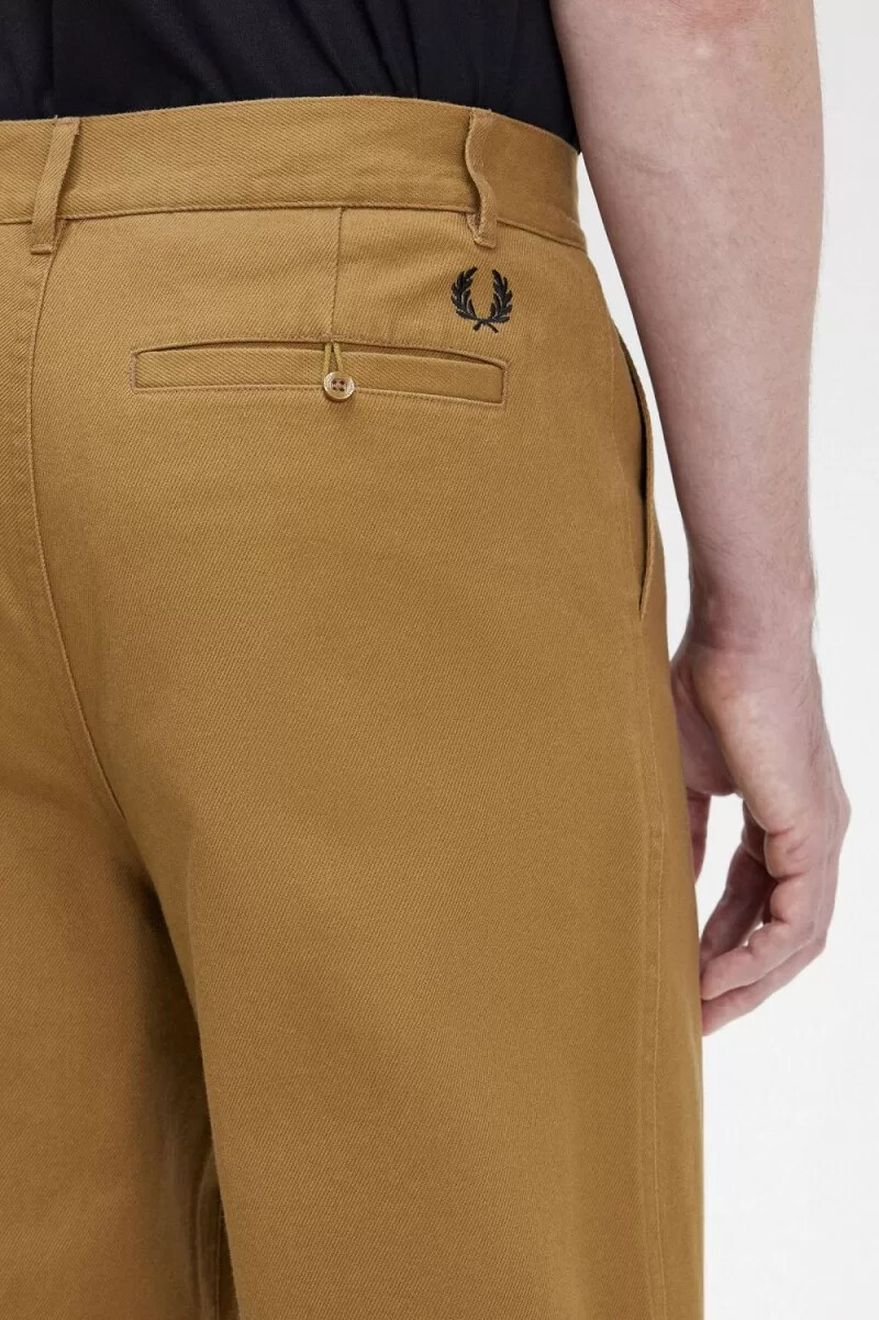 pantalones rectos fred perry para hombre color marrón