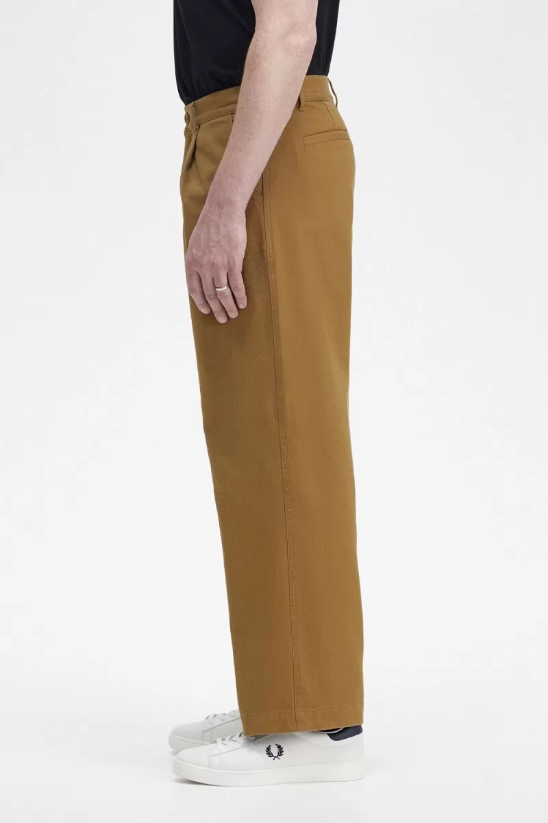 pantalones rectos fred perry para hombre color marrón