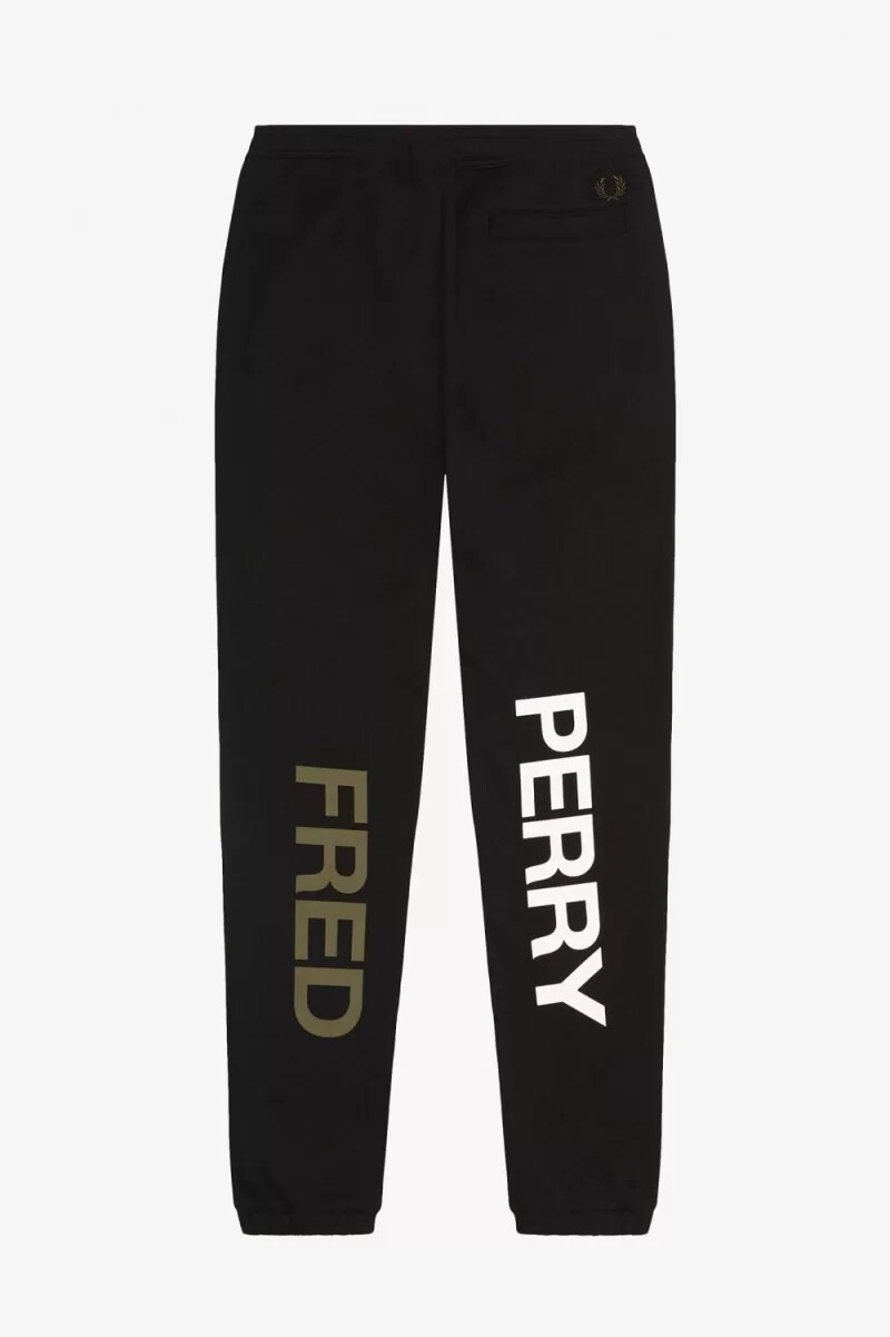 pantalones deportivos negros con la marca gráfica de fred perry para hombre