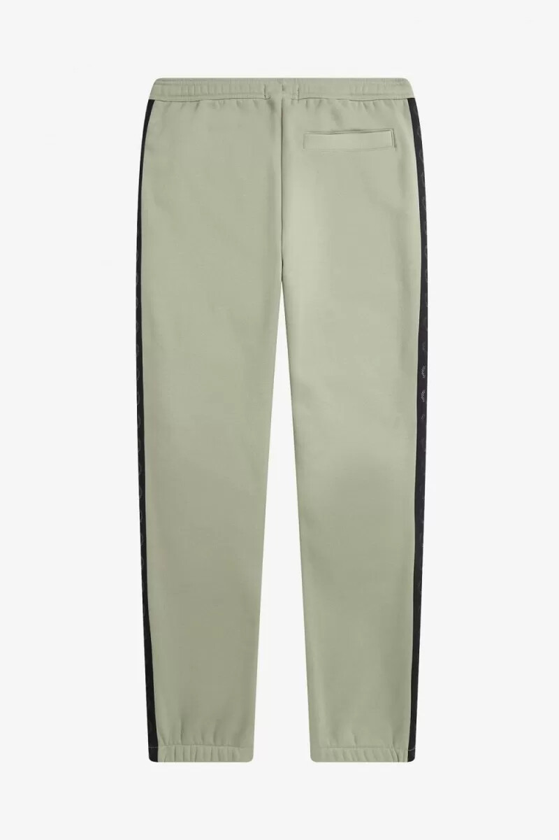 pantalones deportivos fred perry con cinta en relieve para hombre color menta