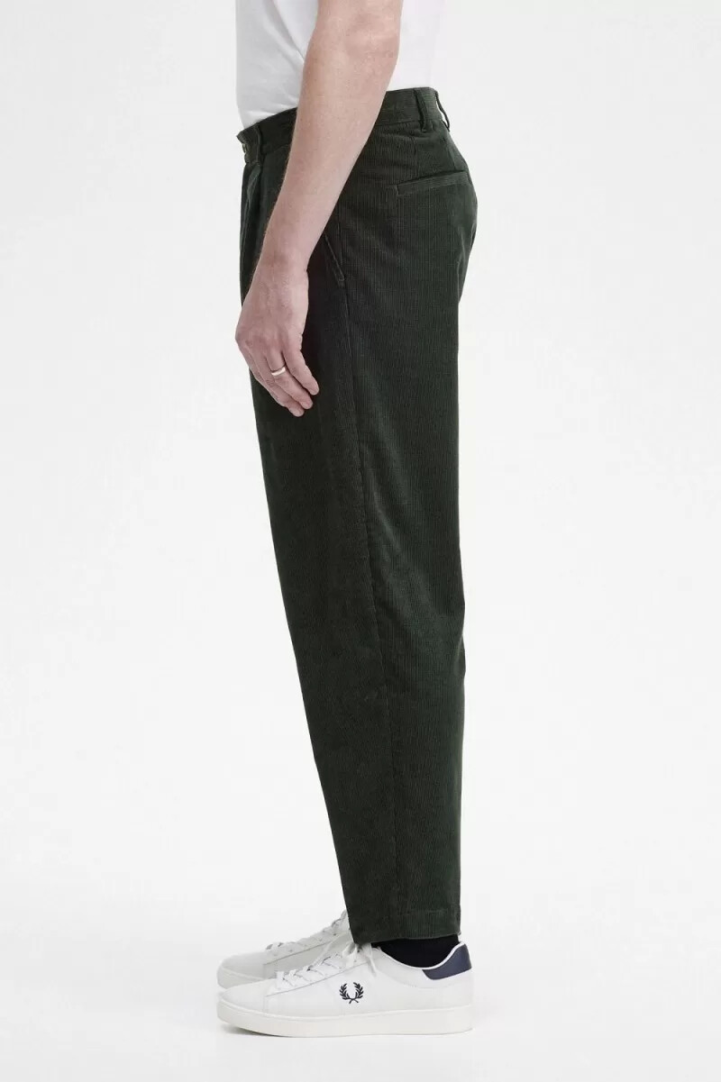 pantalones cónicos de pana de gofre fred perry para hombre color verde noche