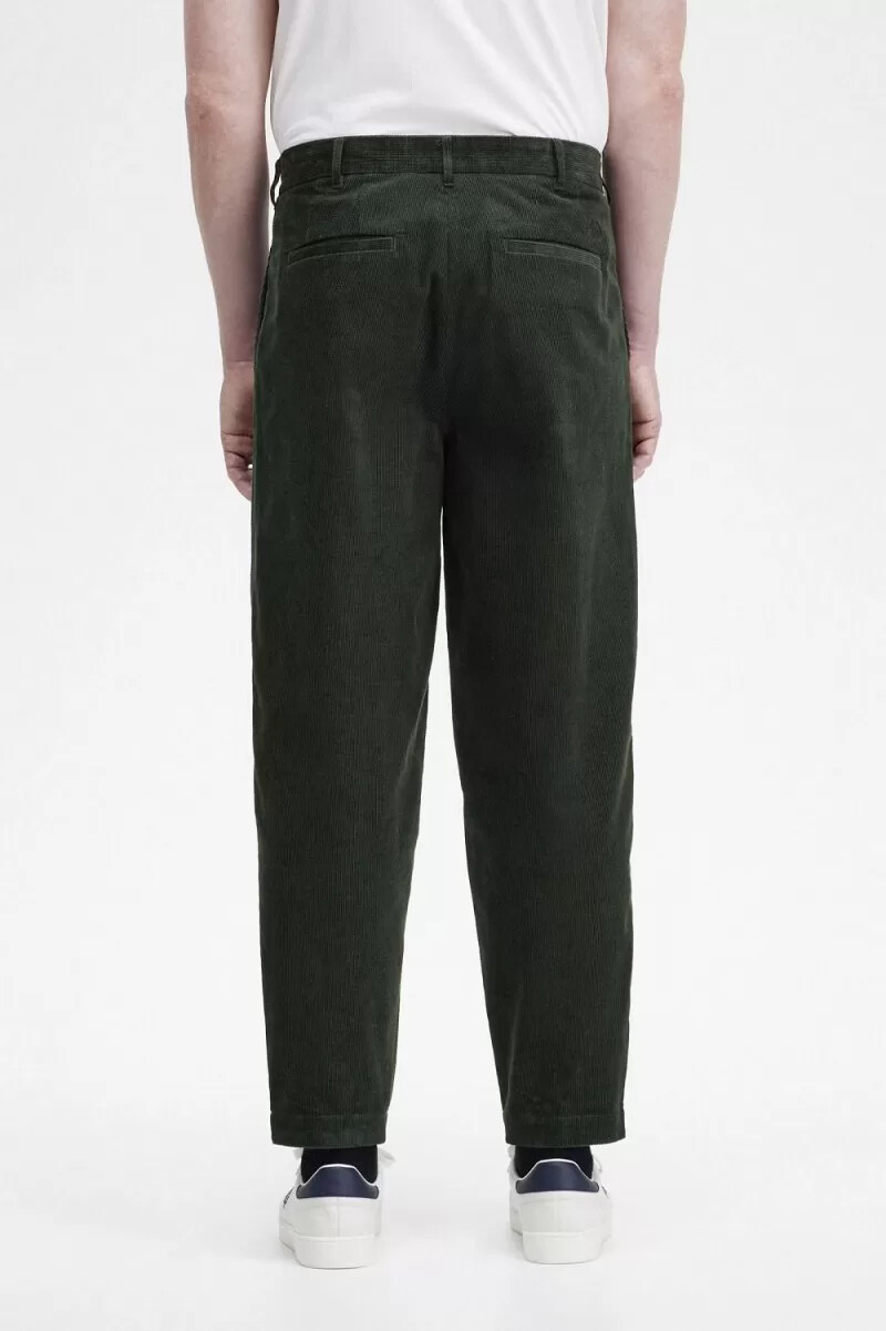 pantalones cónicos de pana de gofre fred perry para hombre color verde noche