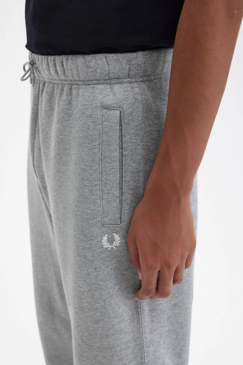 pantalones deportivos fred perry loopback para hombre color gris