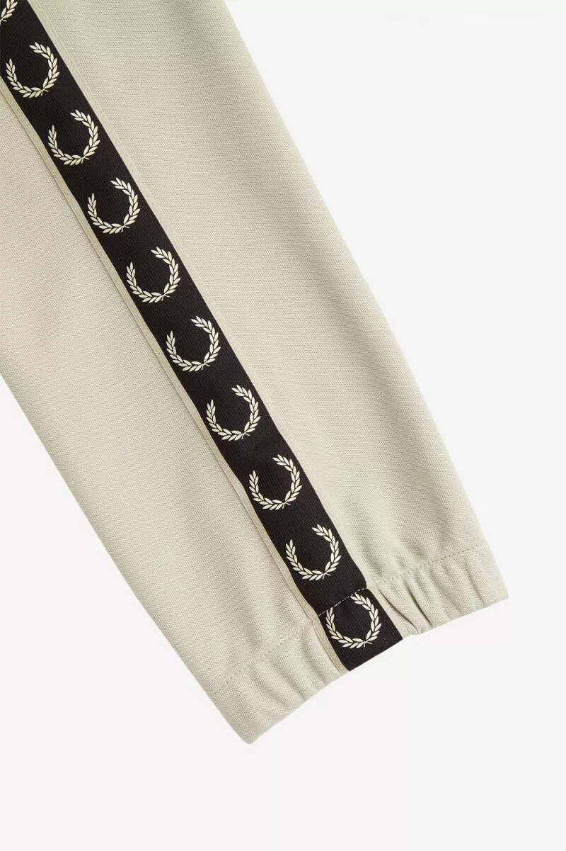 pantalones deportivos fred perry taped track para hombre color negro menta claro
