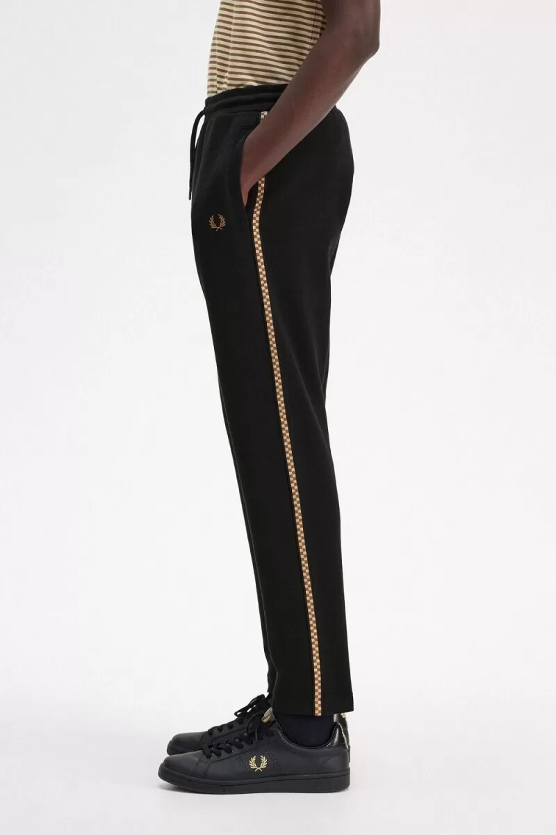 pantalones deportivos fred perry chequerboard tape para hombre color negro