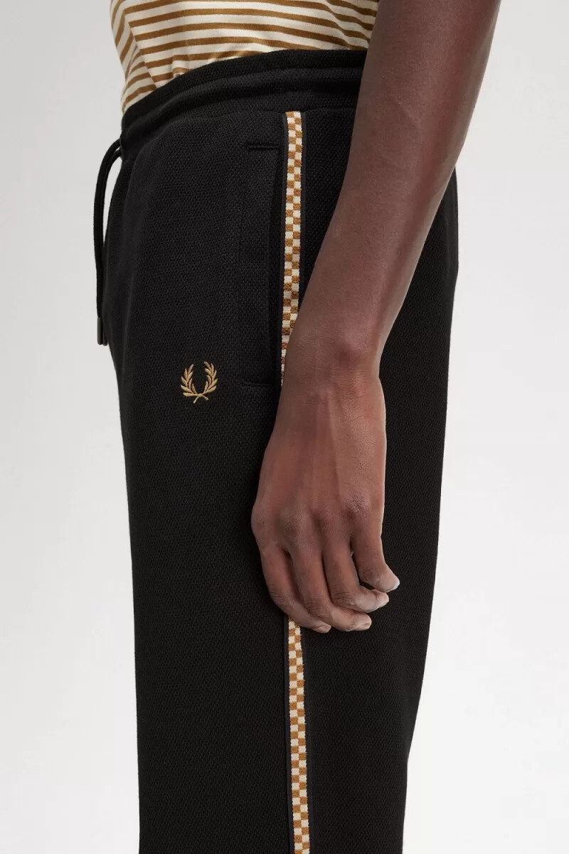pantalones deportivos fred perry chequerboard tape para hombre color negro