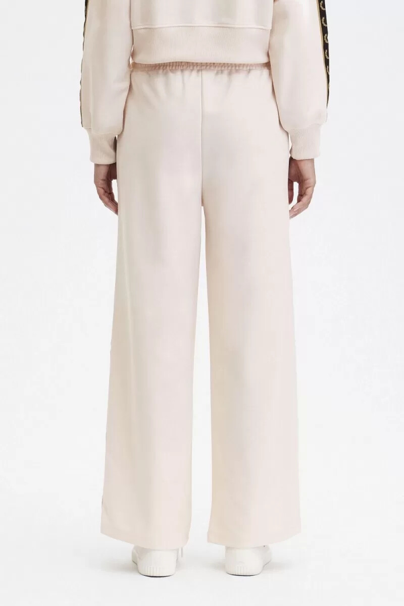 pantalones deportivos fred perry taped track para mujer silky peach