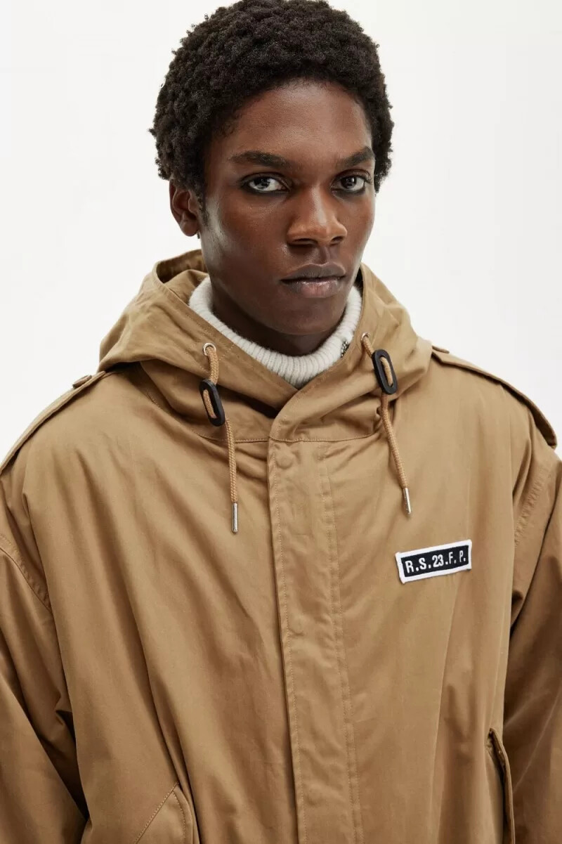 parka estampada verde para hombre de fred perry